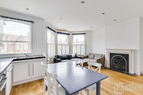 3 bedroom flat to rent - Photo 1