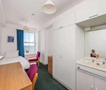 Furnished rooms with sea views, Kings Road, Brighton seafront. Bill... - Photo 2