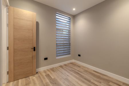 Stunning Recently Converted Ground Floor Maisonette with Smart Home Technology N20 0HD - Photo 5