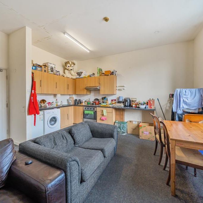 5 bedroom maisonette to rent - Photo 1