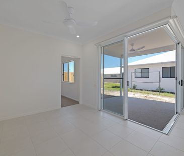 SIDE ACCESS AND A LARGE YARD IN BANYA! - Photo 1