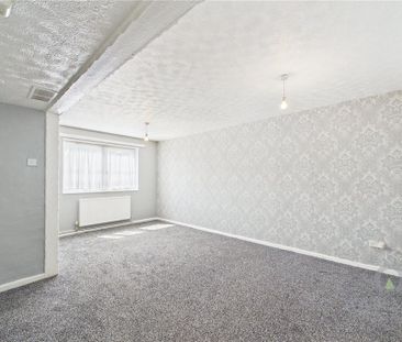 3 bedroom end of terrace house to rent - Photo 2