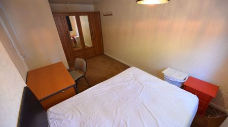 3 bedroom House in Rillbank Lane, Leeds - Photo 4