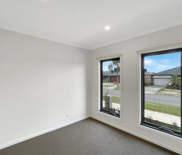 🏡 Brand New 3-Bedroom Townhouse in Mernda - Photo 5