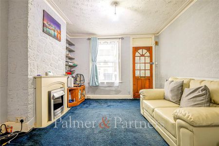 2 bedroom terraced house to rent - Photo 2