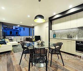 Living in the West End! - Photo 6