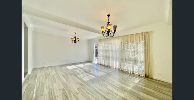 This newly renovated 3-bedroom, 2-bathroom house - Photo 1