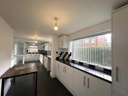 3 bedroom detached house to rent - Photo 2