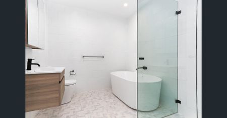 ENTERTAINER'S DREAM WITH TERRACE AND SPACIOUS LIVING WITH ABSOLUTE CONVENIENCE - Photo 3