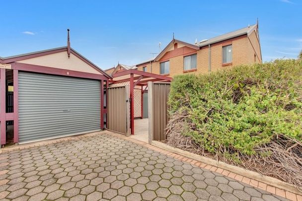 3 bedroom tidy townhouse - Photo 1