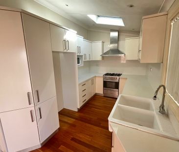 Available 18 December - Photo 4