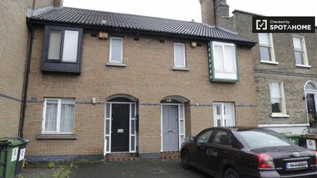 Room for rent in 4-bedroom house in Stoneybatter, Dublin - Photo 2