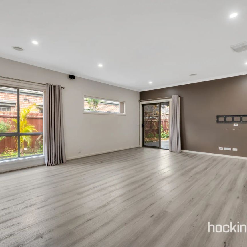 GREAT LOCATION! LARGE FAMILY HOME - Photo 1