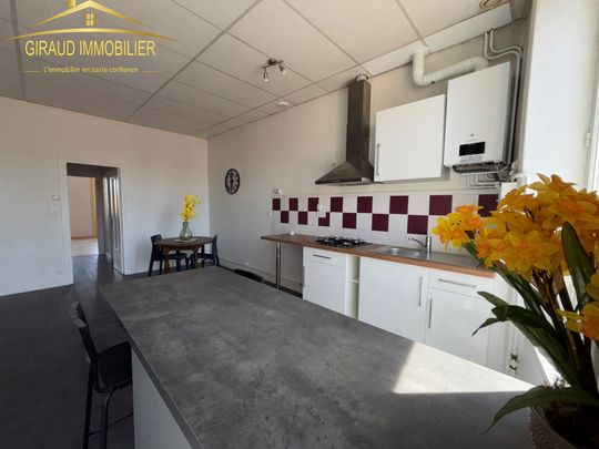 Location Appartement 2 pièces 52m² CHARLIEU 42190 - Photo 1