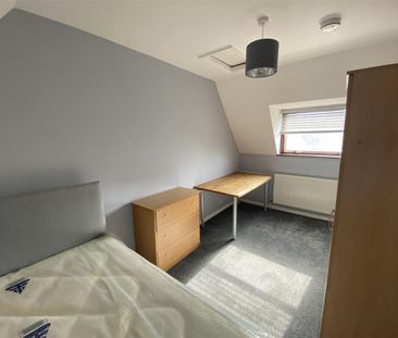 5 bedroom detached house to rent - Photo 2