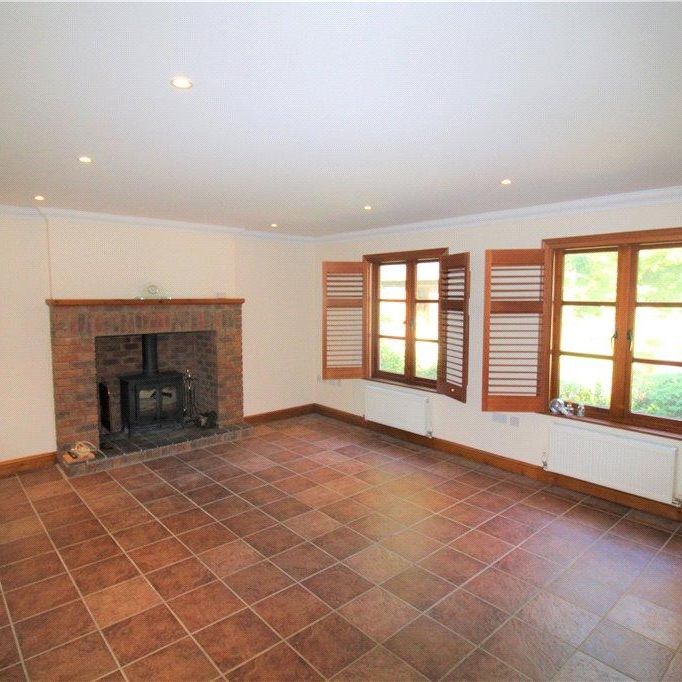 4 bedroom bungalow to rent - Photo 1