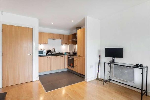 Morton Close, London, E1 - Photo 1