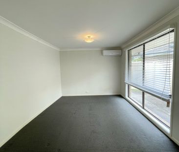 FOUR BEDROOM FAMILY HOME WITH INGROUND POOL! - Photo 2