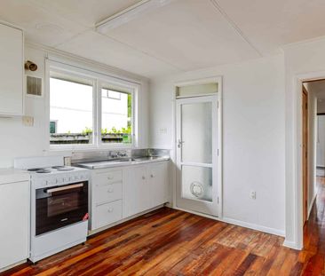 Comfortable Family Home - Photo 3