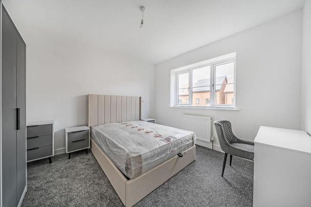 1 bedroom in a house share to rent - Photo 1