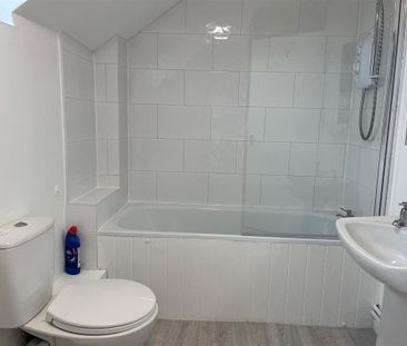 3 bedroom end of terrace house to rent - Photo 1