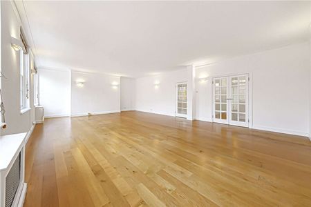 Spacious three bedroom apartment in the heart of St. John's Wood - Photo 3