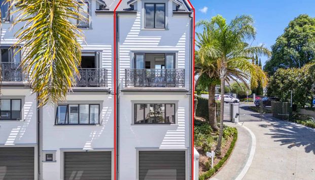 Four-Level End Terrace, Double Garage, City Vi... - Photo 1