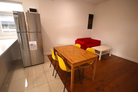 6-bedroom shared house / townhouse, Fox Avenue - Photo 2