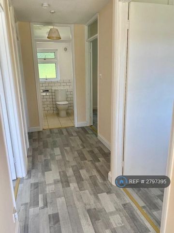 2 bedroom bungalow to rent - Photo 2