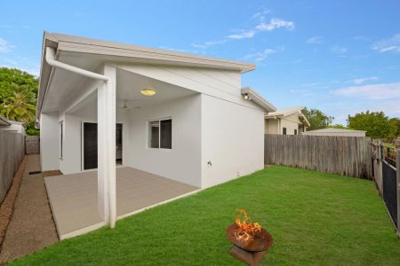 Private Parkside Living in Kalynda Chase - Photo 5