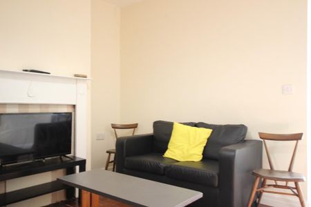 6 bedroom semi-detached house to rent - Photo 2