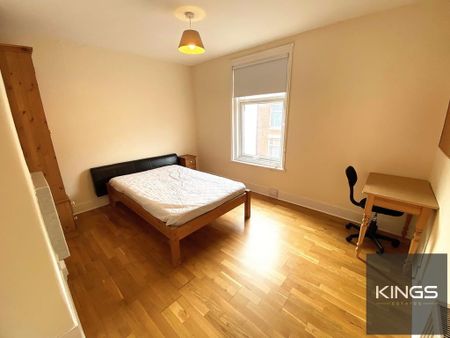 4 bedroom terraced house to rent - Photo 3