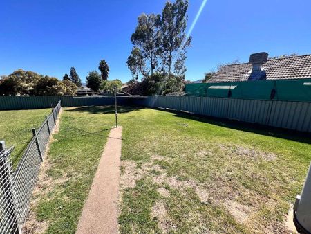 For Lease: Charming 2-Bedroom House in South Tamworth - $350/week - Photo 4