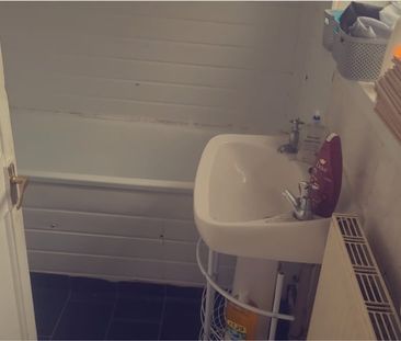 Room in a Shared House, Eva Road, B18 - Photo 2
