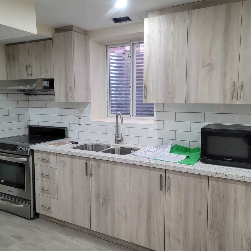 For Lease - 407 Queen Mary Drive, Brampton, Ontario - Photo 1