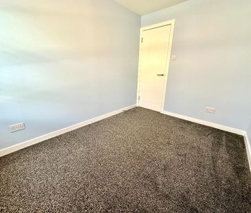 3 bedroom flat to rent - Photo 2