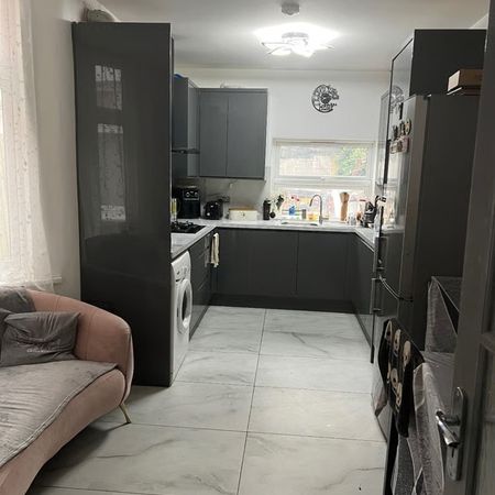 Room in a Shared House, London, E10 - Photo 4