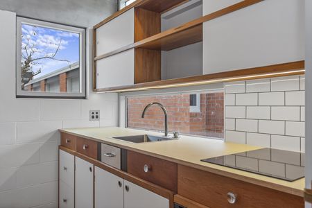 One Bedroom Heritage Apartment City West (Downstairs) with Garage - Photo 3