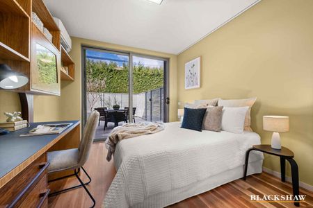 Single-Level Sophistication with Courtyard Elegance - Photo 4