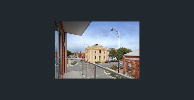 The ultimate waterside living - Photo 1