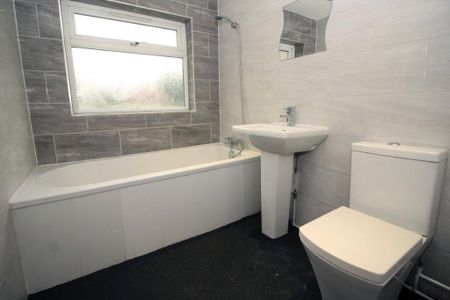 3 bedroom terraced house to rent - Photo 4