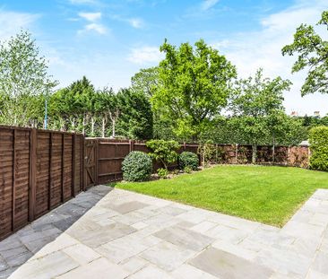 Cranbourne Hall, Winkfield - Photo 2