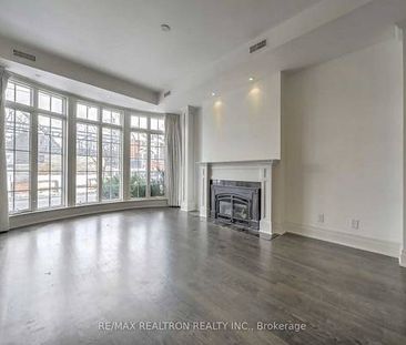 Lower-384 Spadina Rd :Vacant!1-bedroom, 1-bathroom lower level - Photo 2