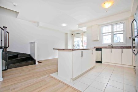 For Lease - 15 Wimshaw Lane, Whitchurch-Stouffville, Ontario - Photo 5