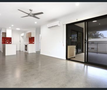 Beautiful 2 bedroom unit in near new building - Photo 1