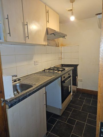 2 Bed Flat, Austhorpe Road, LS15 - Photo 5
