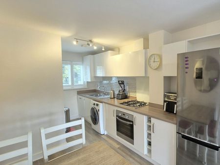 End of terrace house to rent on - Photo 3