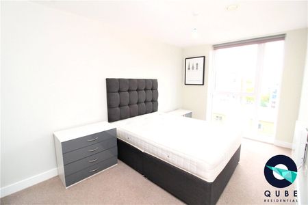 3 bedroom Flat To Rent - Photo 2