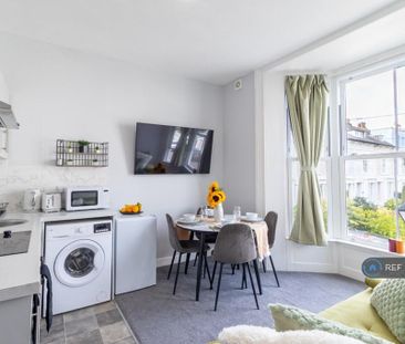 1 bedroom flat to rent - Photo 3