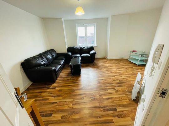 2 Bed Flat, Gabriel Court, LS10 - Photo 1